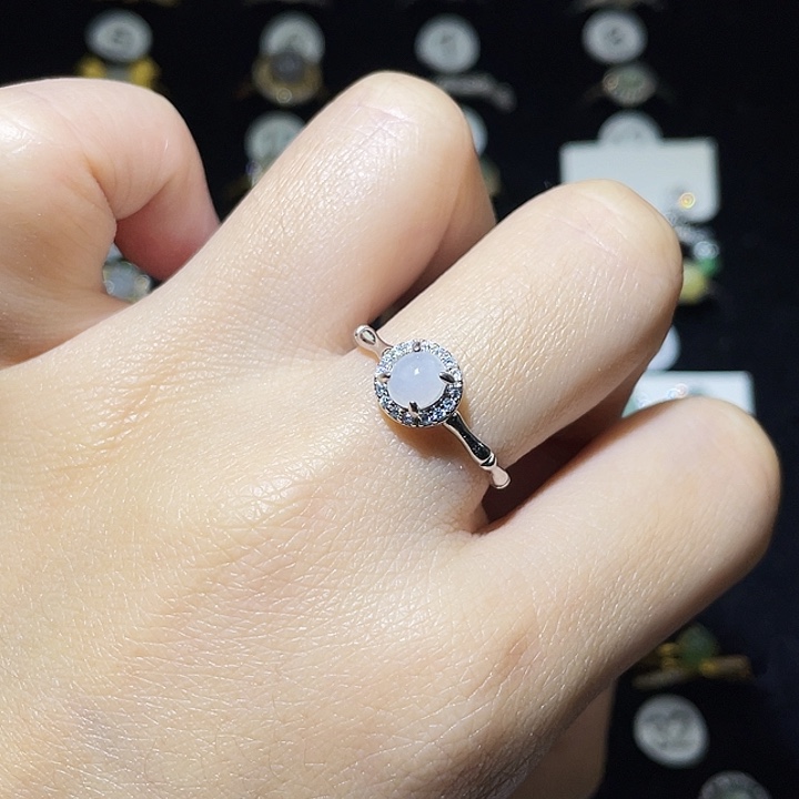 翡翠未镶嵌戒指戒指