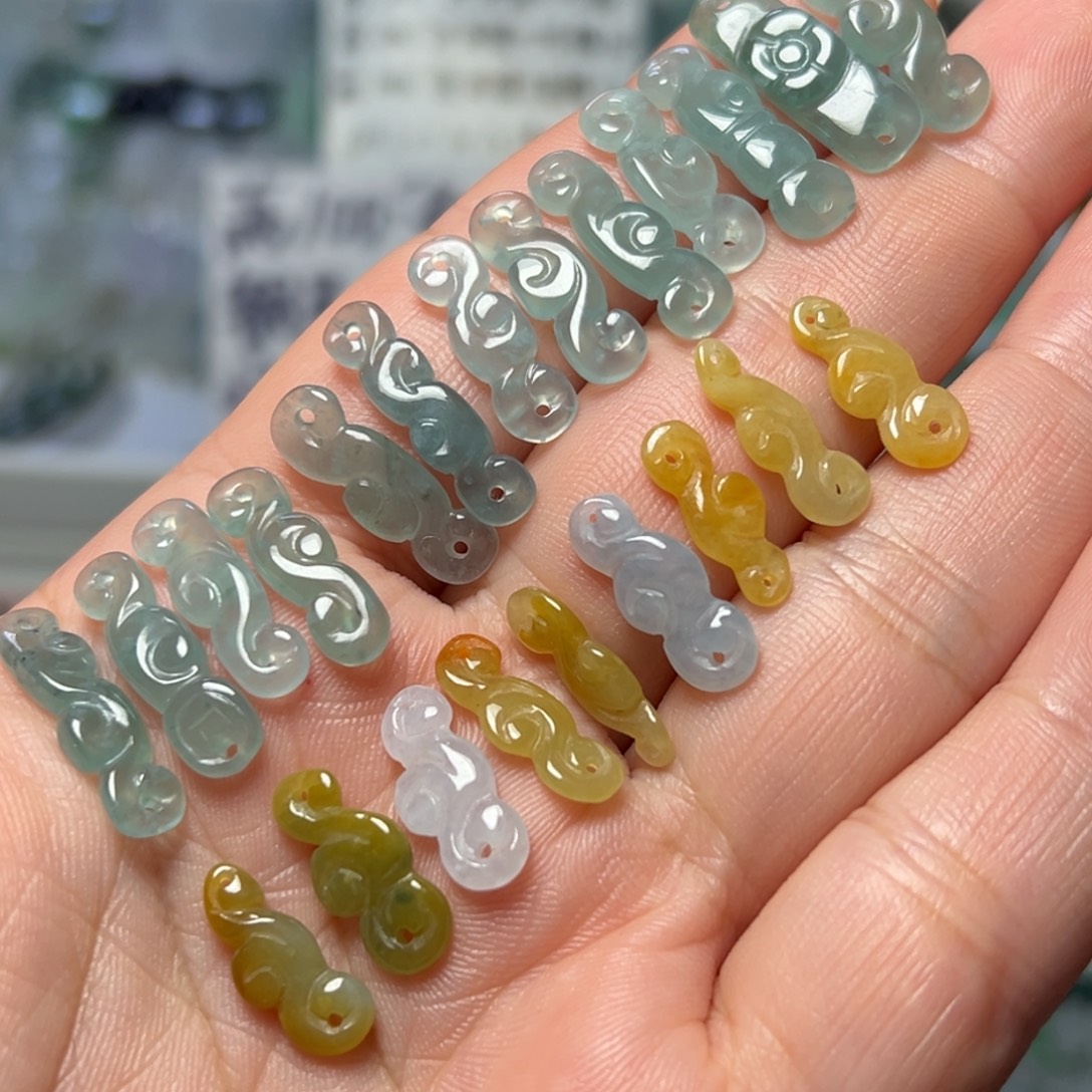 翡翠未镶嵌颈饰如意手牌3个随机送一个100块