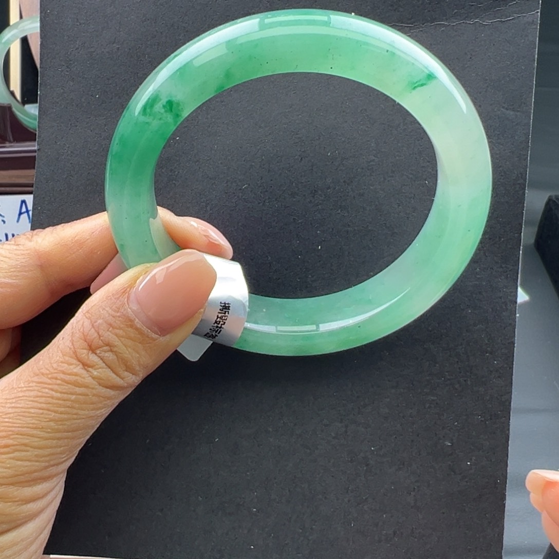 石英质玉（非洲翠）未镶嵌手镯