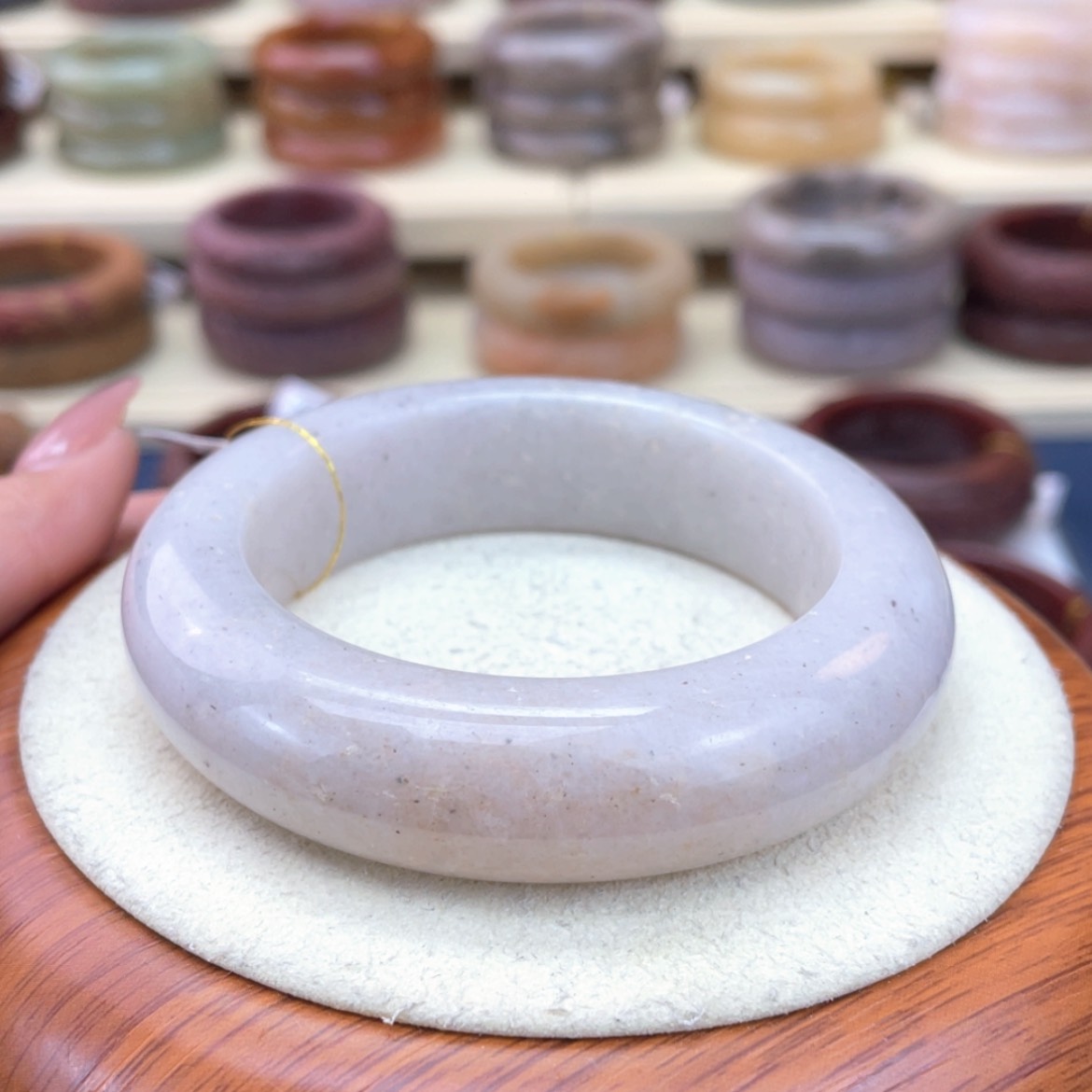 【闪购商品】石英质玉手镯未镶嵌小****）