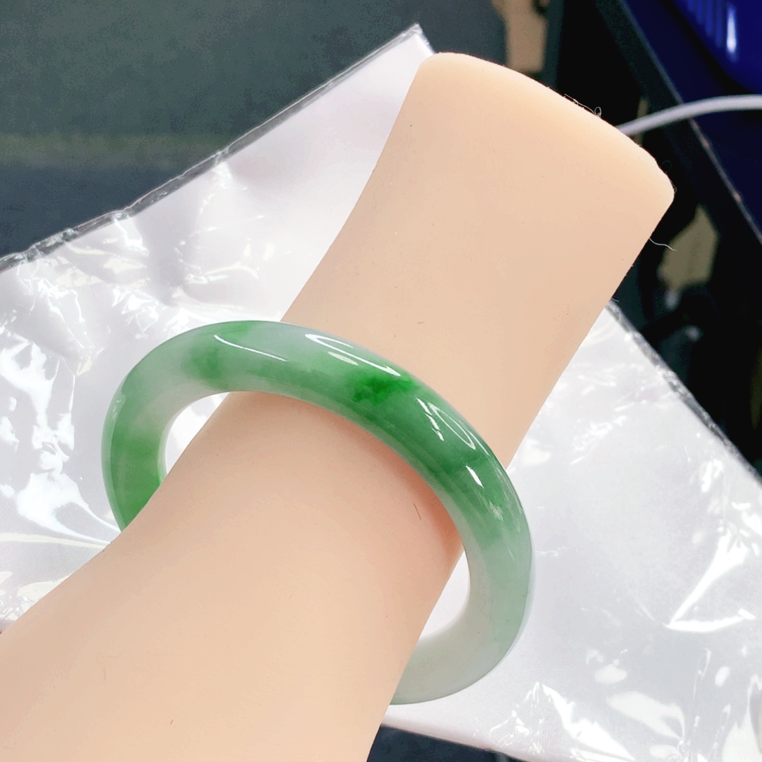 翡翠未镶嵌手镯55