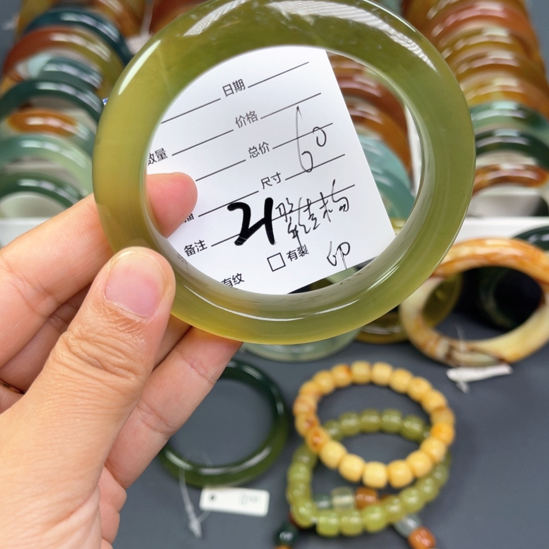 蛇纹石玉未镶嵌手镯