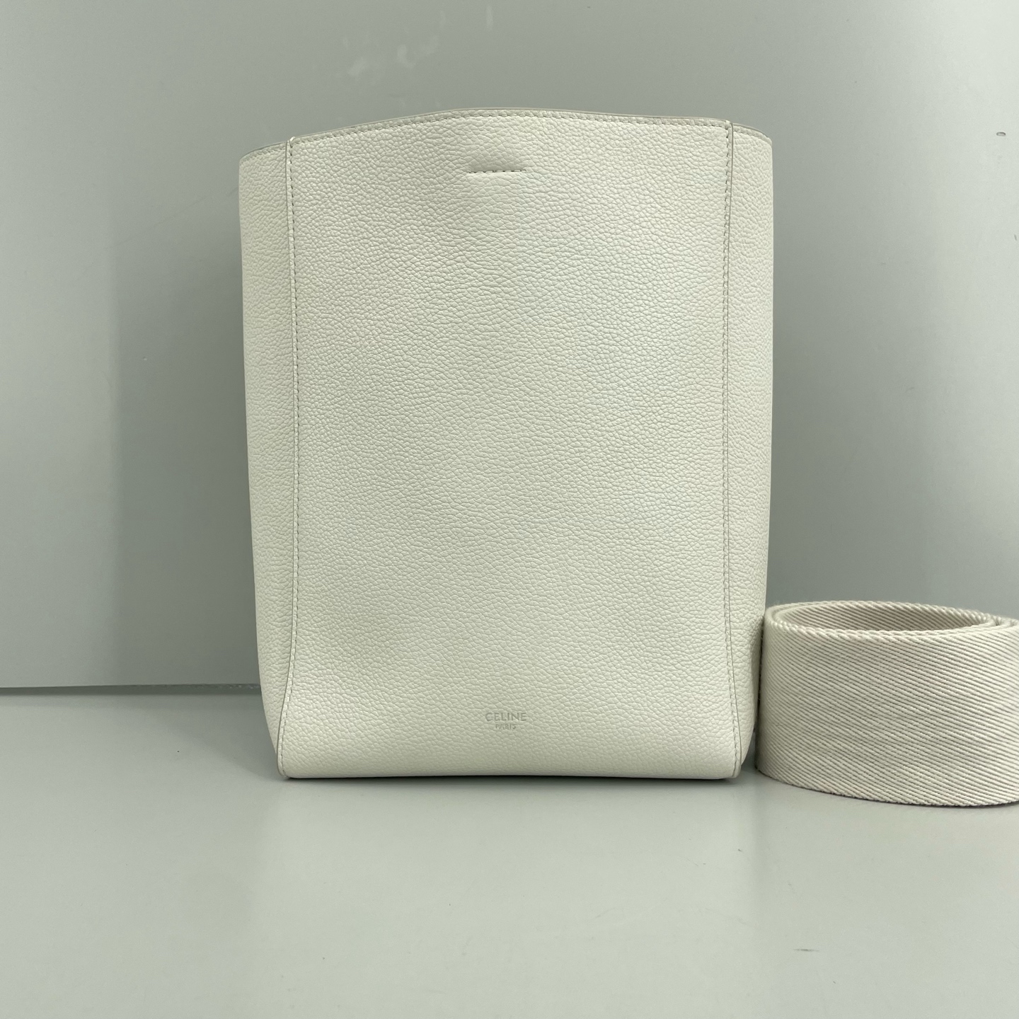 95新 Celine/思琳 优选/Sangle小号白色荔枝纹水桶包/18×25×12