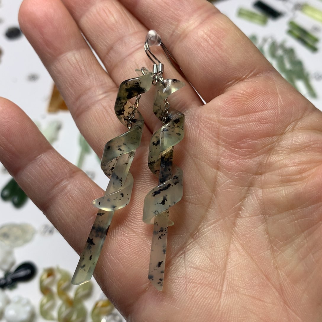 蛇纹石玉耳饰未镶嵌