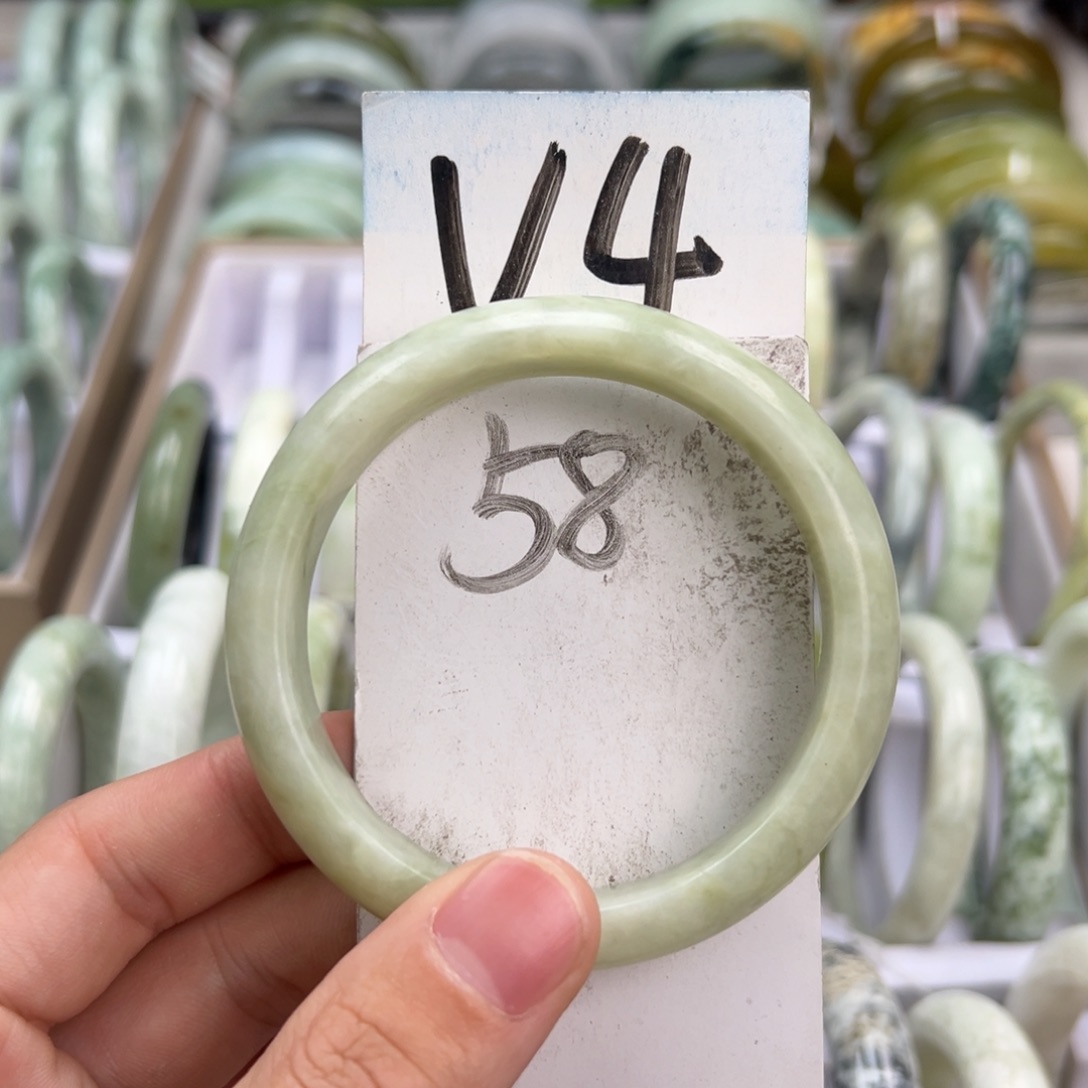 岫玉手镯未镶嵌天然岫玉微瑕