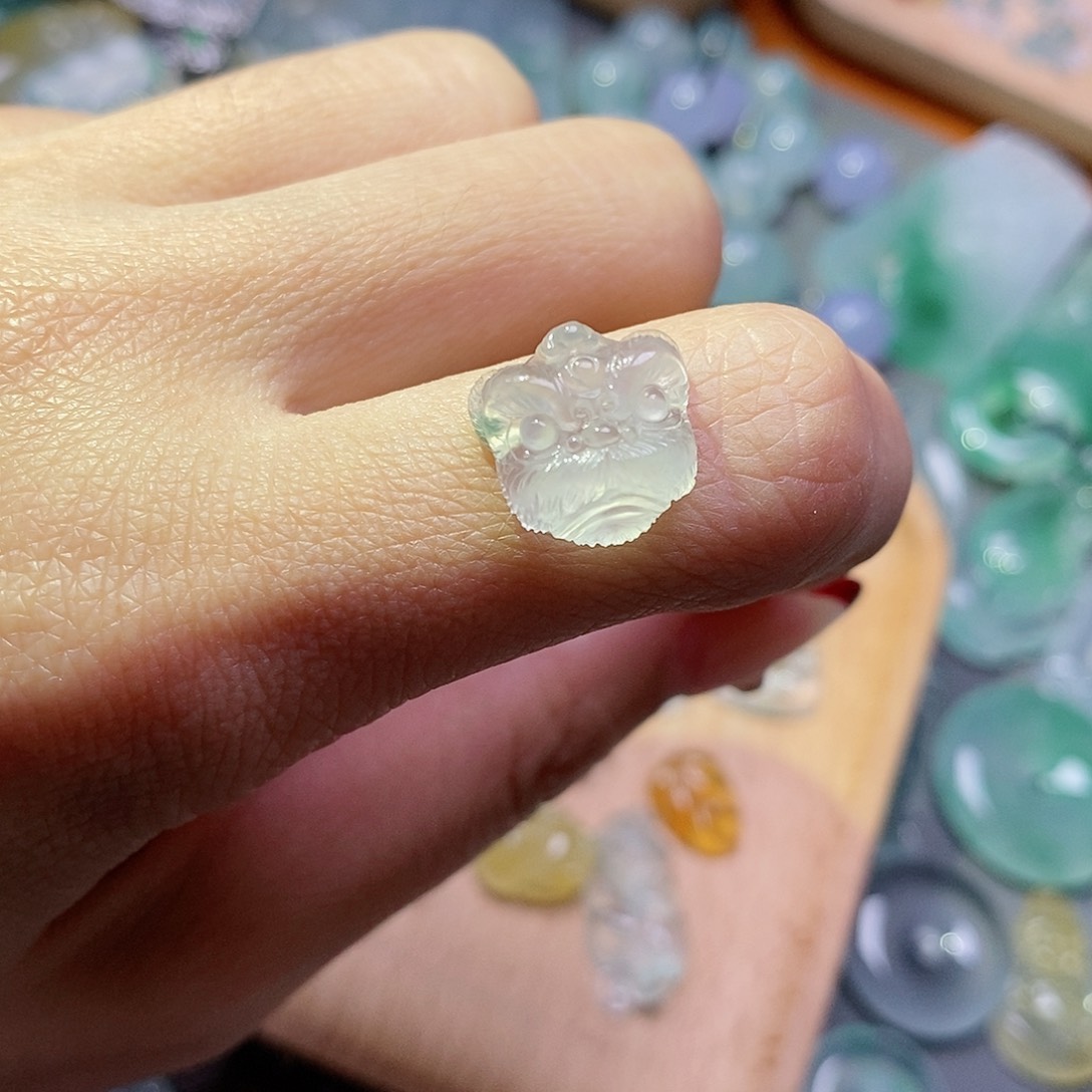 翡翠颈饰未镶嵌翡翠