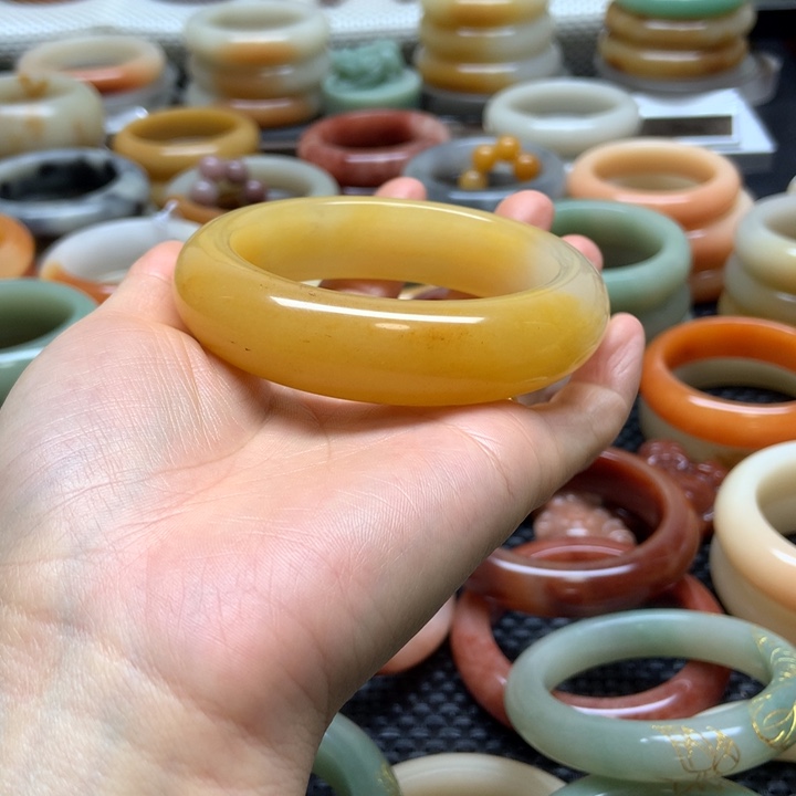 石英质玉手镯未镶嵌