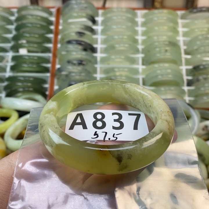 (***开蛇纹石玉未镶嵌手镯