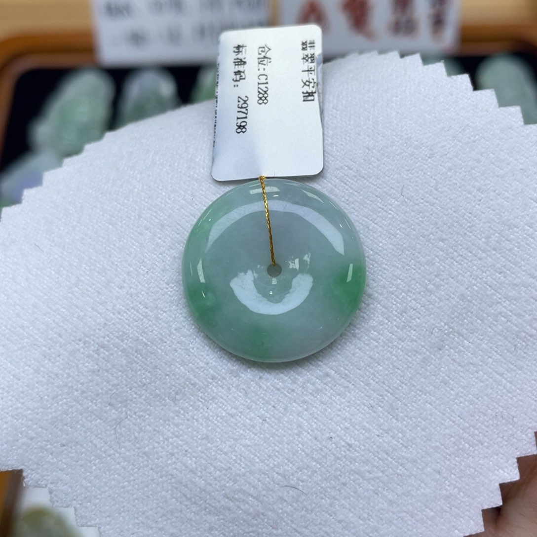 颈饰未镶嵌翡翠平安扣