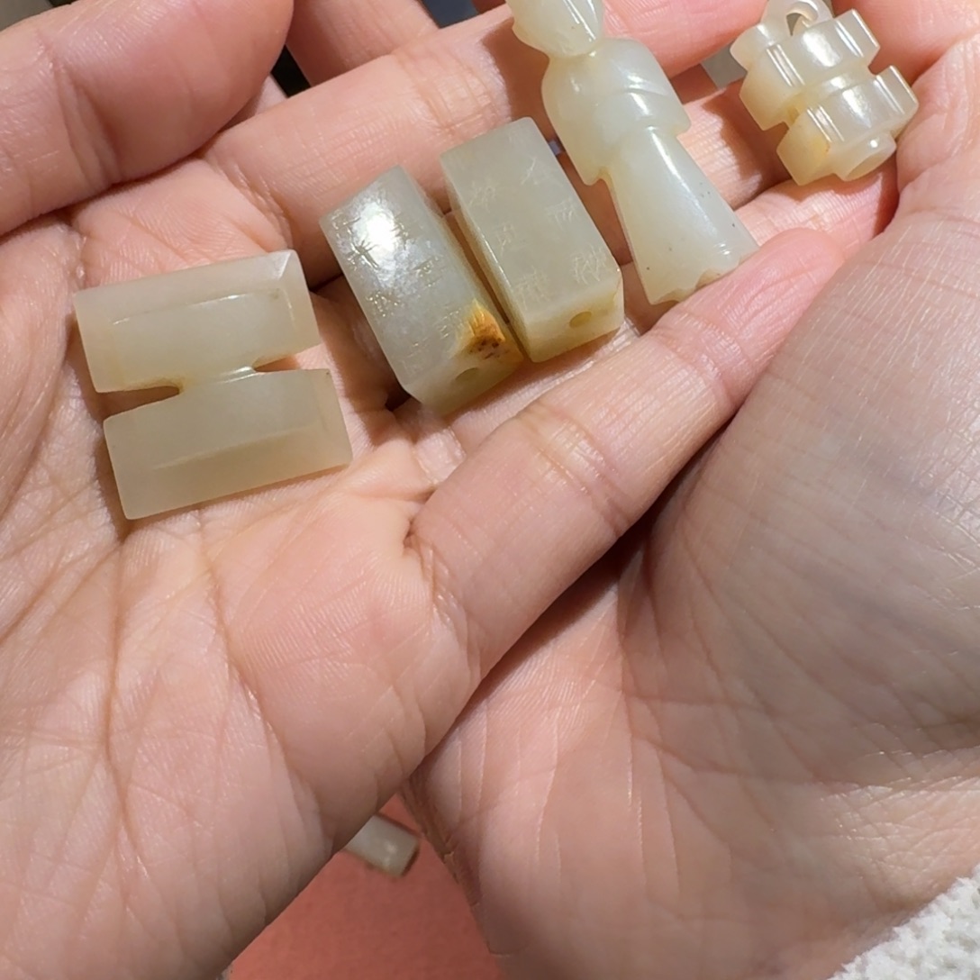 和田玉颈饰未镶嵌观*