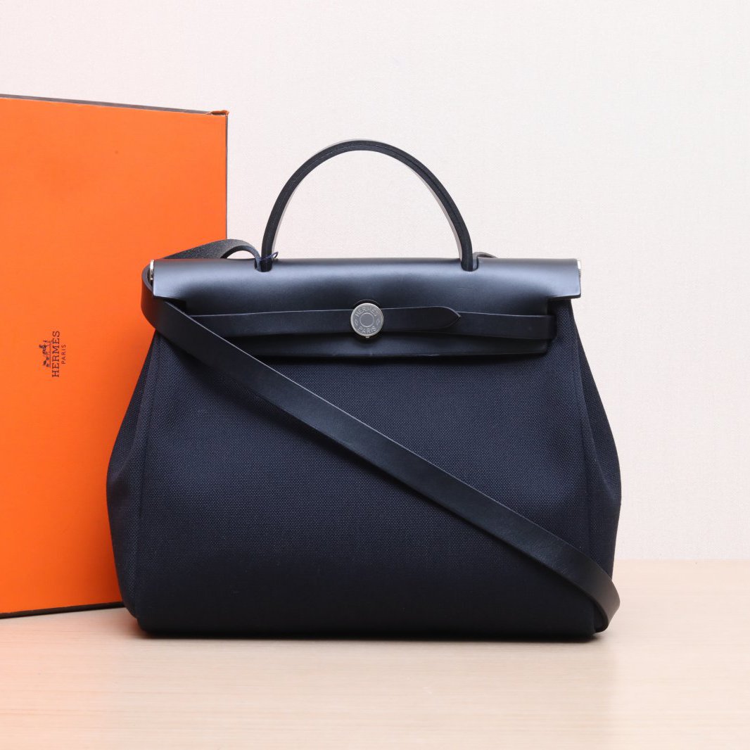 95新 Hermes/爱马仕 小花姑姑P205336702Herbag 31 黑色 牛皮 Z刻