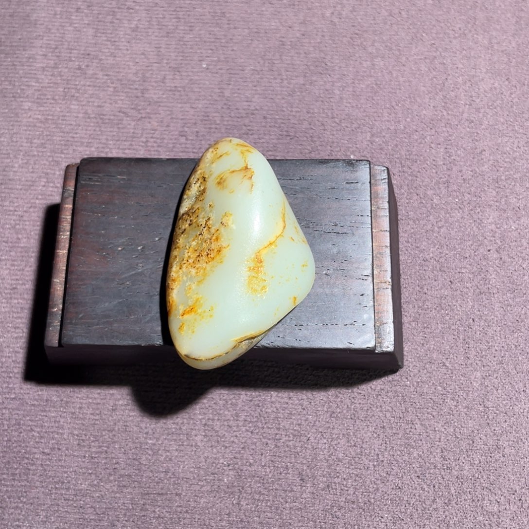 和田玉未镶嵌把件