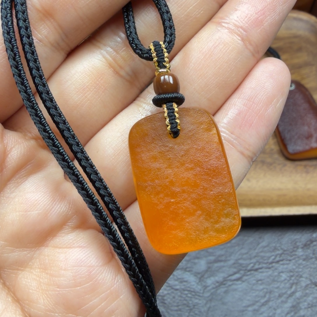 琥珀未镶嵌吊坠(赠链)