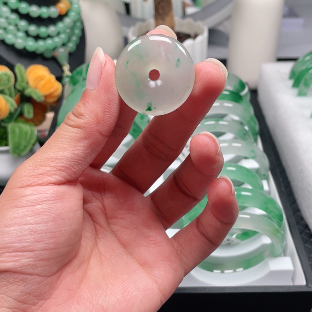 未镶嵌手镯石英质玉