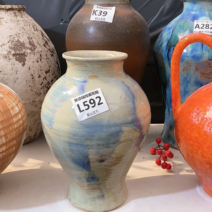 瓶景德镇陶瓷。景德镇陶瓷