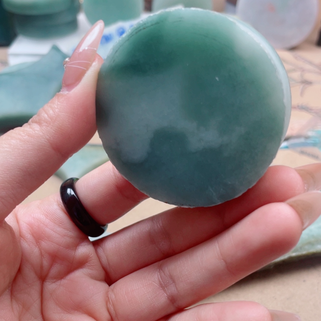 翡翠未镶嵌颈饰612……