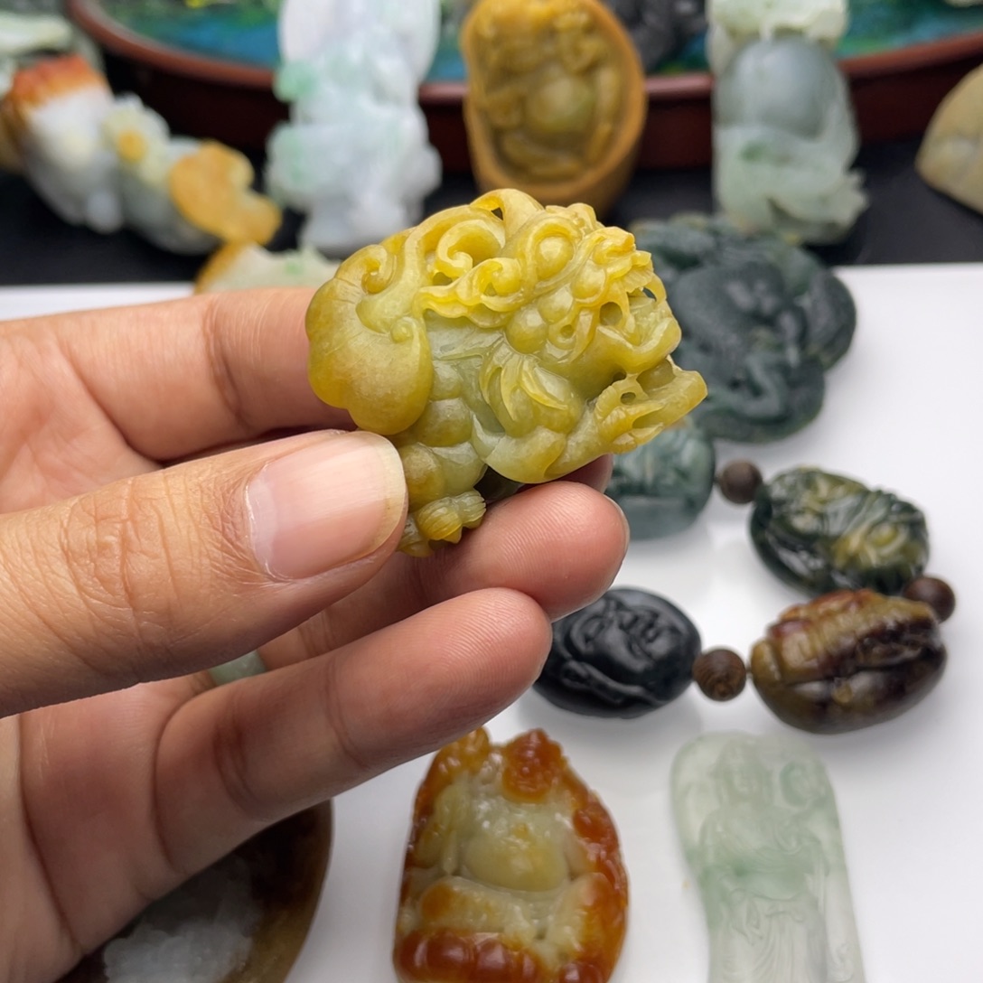 定制翡翠未镶嵌貔貅