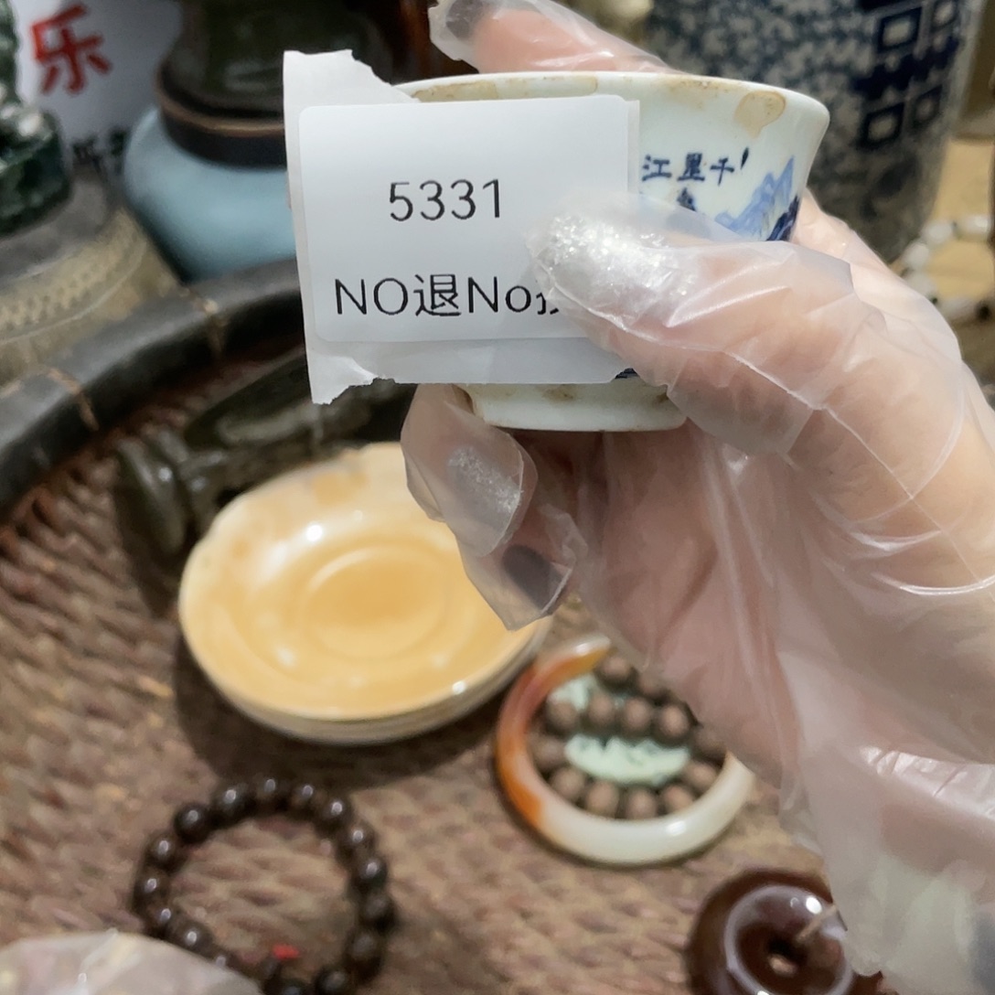 与***争瓷片5331不退不换