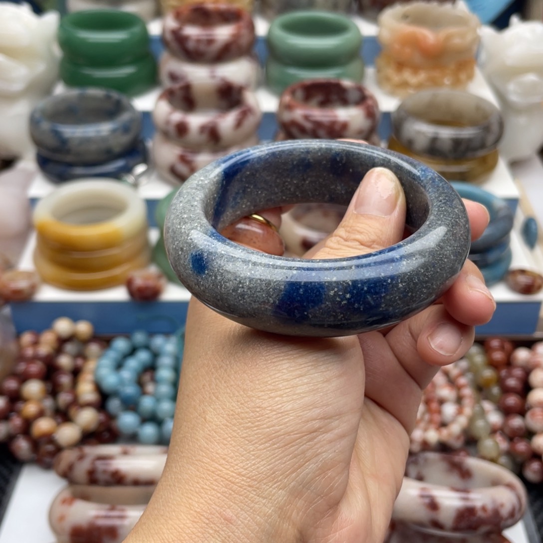 石英质玉（佘太翠）未镶嵌手镯