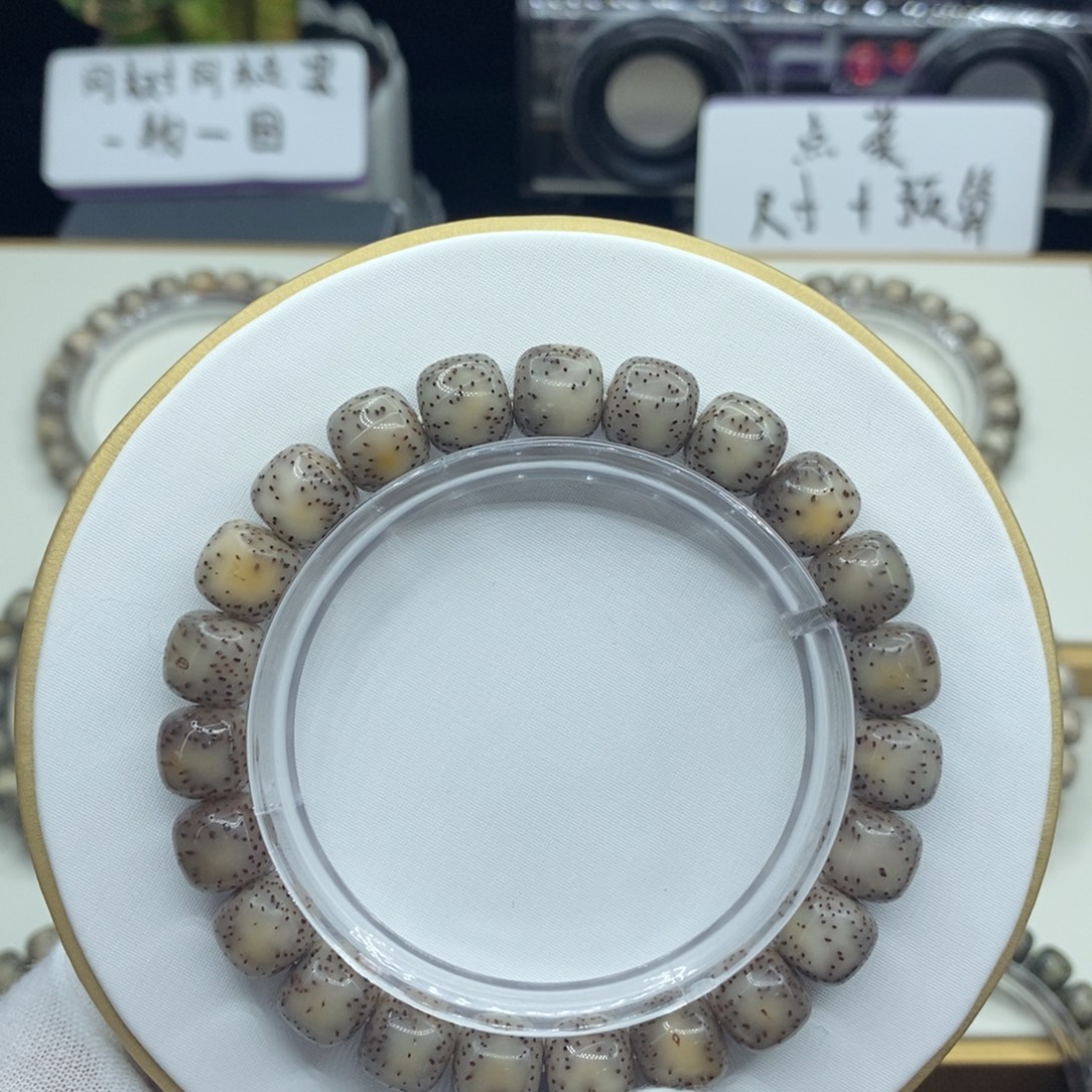 手串星月菩提粉冰侧留白10✖️9