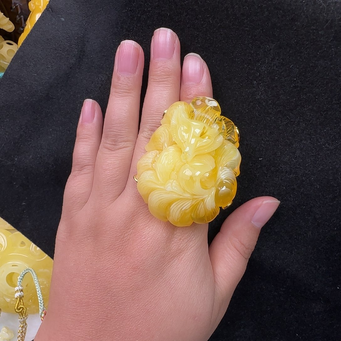 蜜蜡未镶嵌珠宝奇石