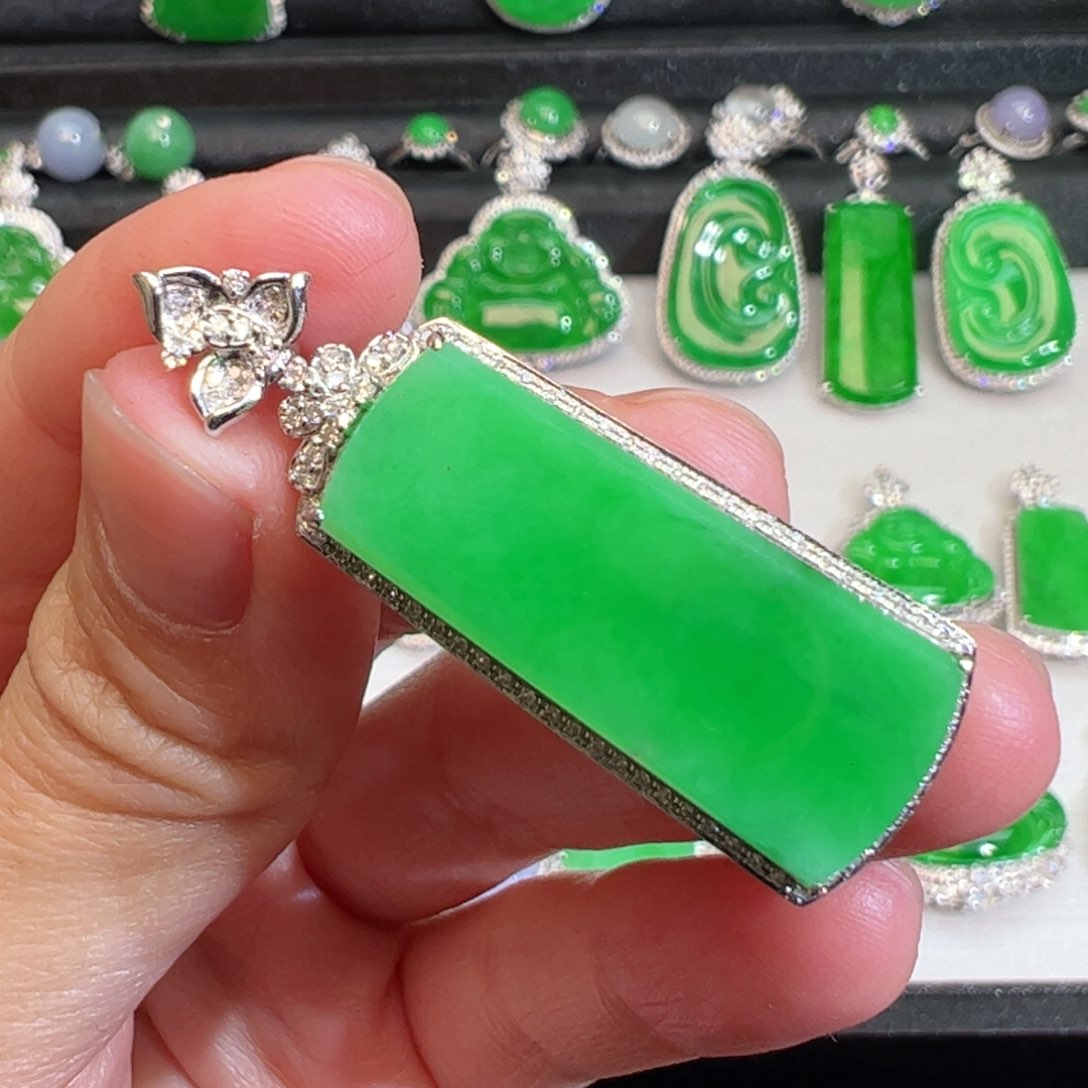 翡翠吊坠(不含链)18K金镶嵌飘***猫