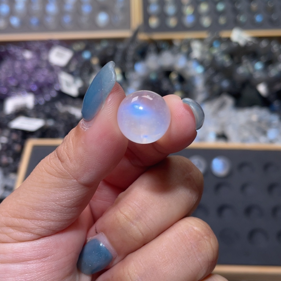 八***喵长石裸石蓝月光单珠直径13.7mm
