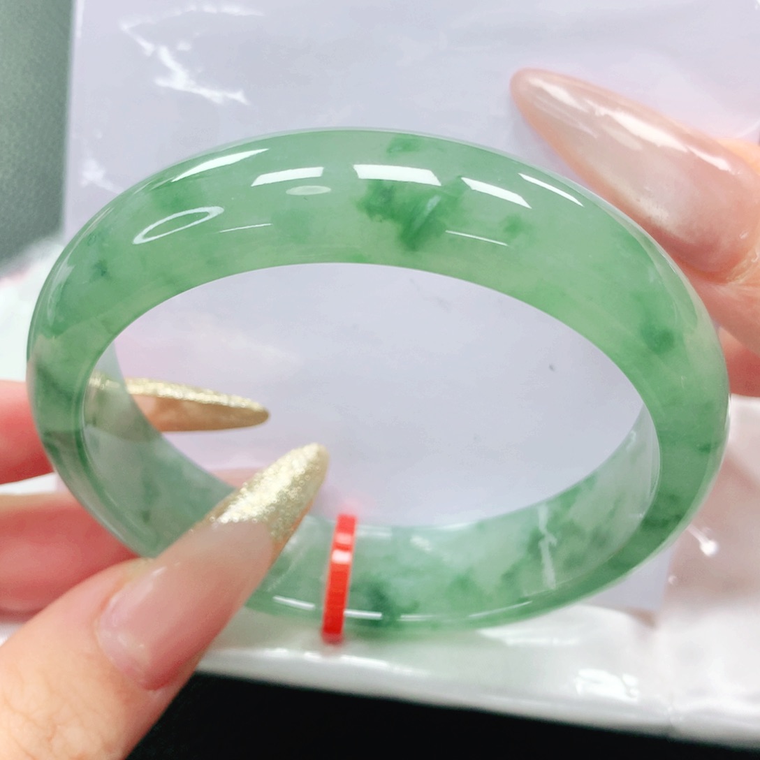 翡翠手镯未镶嵌57圈