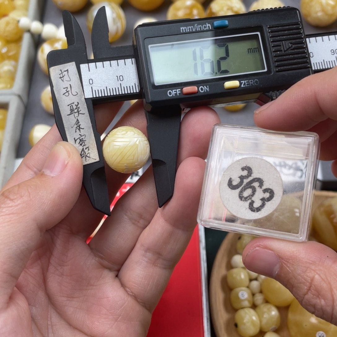 蜜蜡珠宝奇石未镶嵌