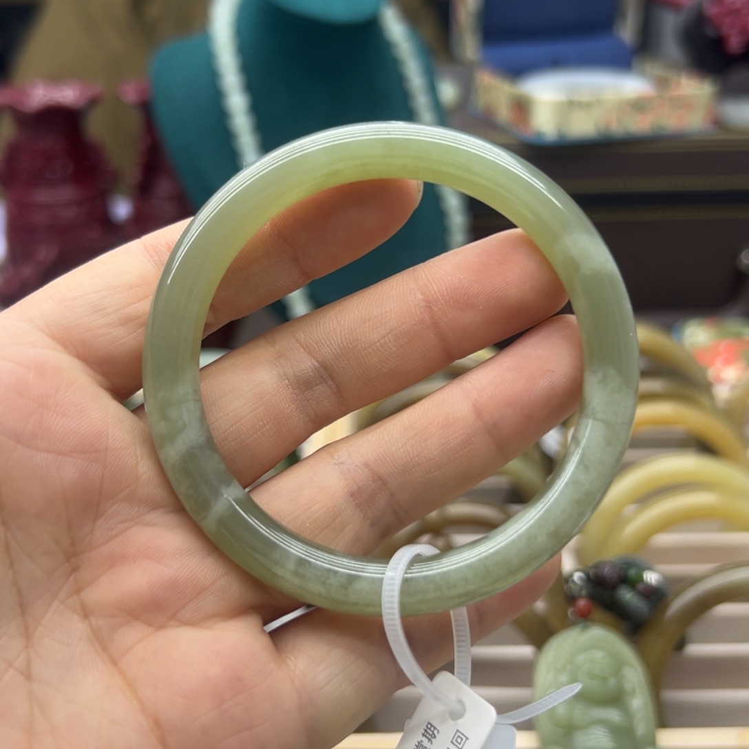 和田玉手镯未镶嵌57.5圈围6195