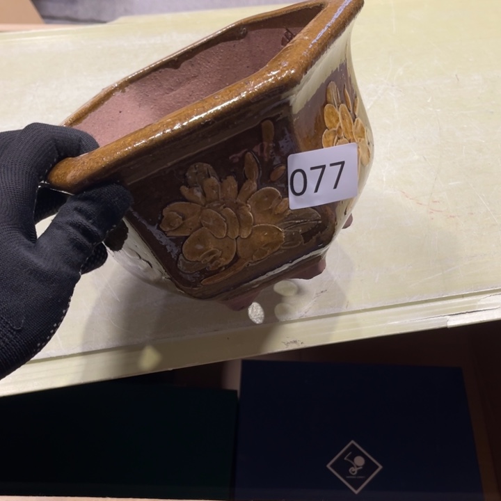 瓷片好看的花盆一个