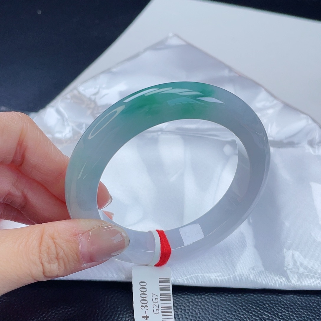 翡翠手镯未镶嵌翡翠