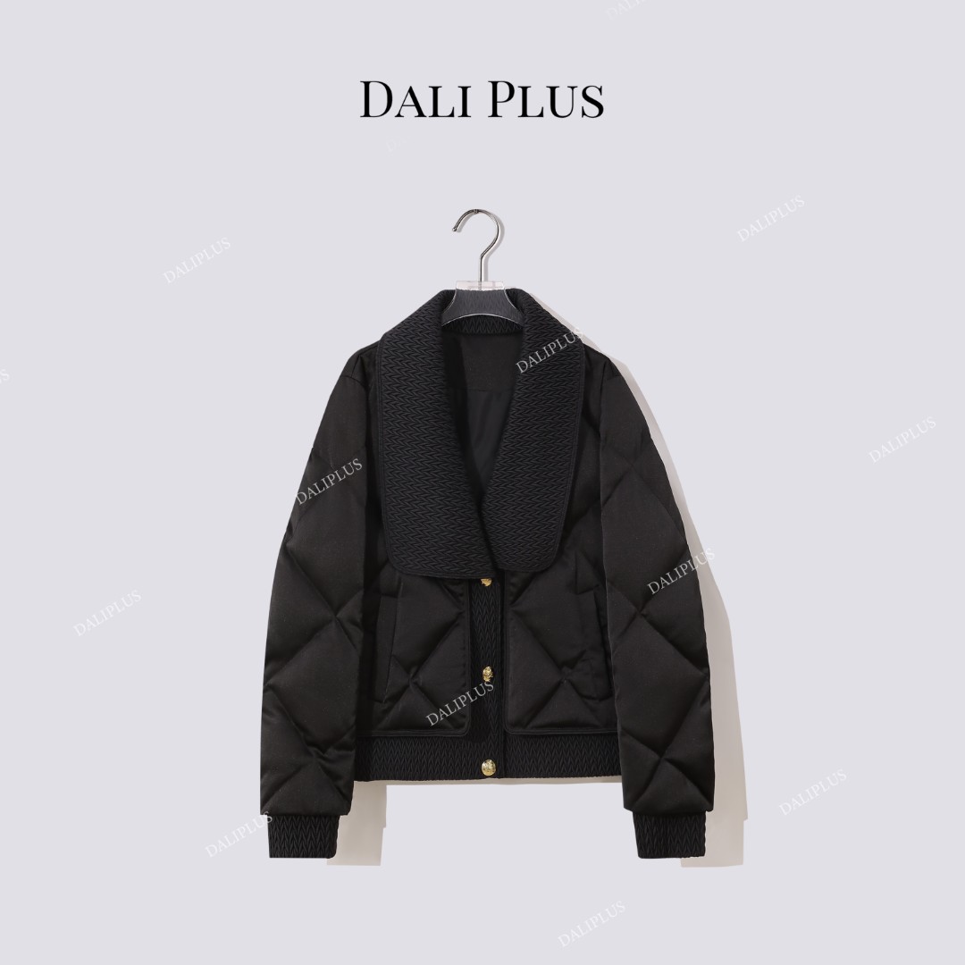 DALI PLUS“95白鹅绒服”轻薄洋气麦穗纹香风羽绒服-D5ST1496