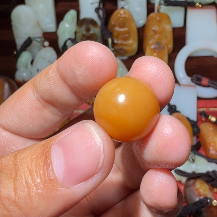 和田玉未镶嵌颈饰战**我