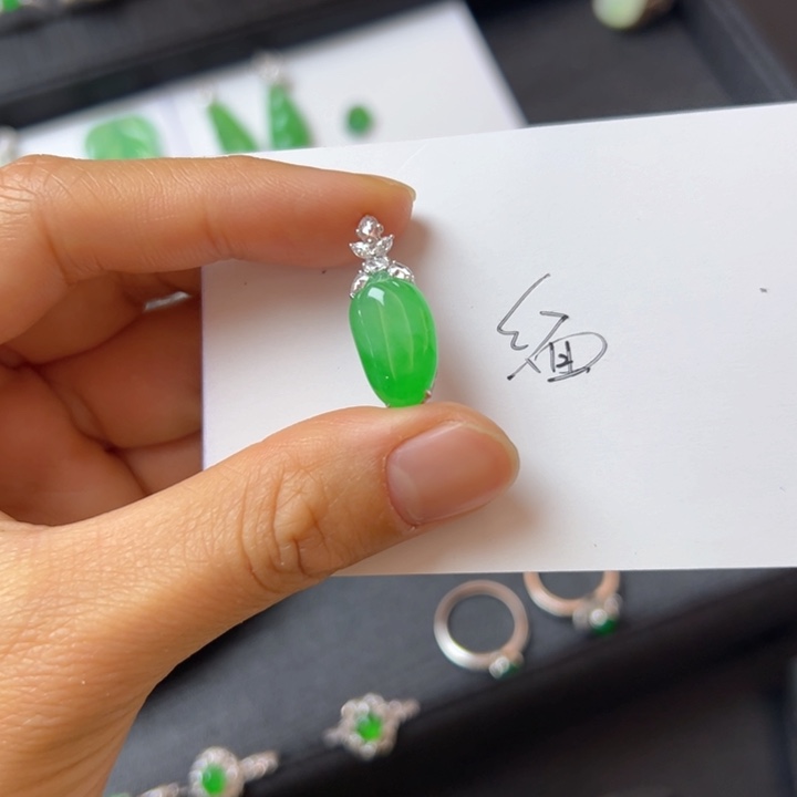 翡翠吊坠(不含链)18K金镶嵌蓉**.福瓜