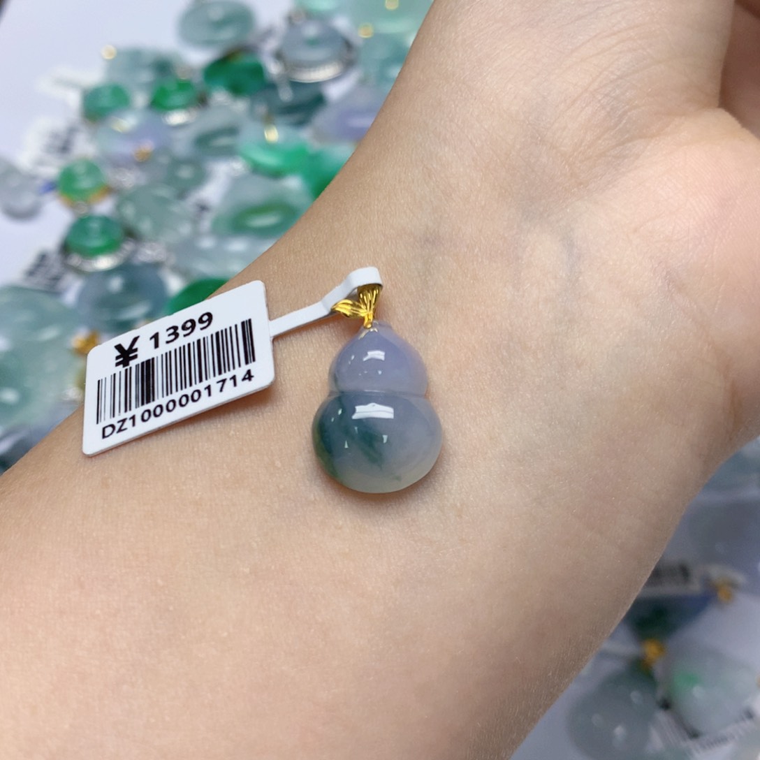 颈饰18K金镶嵌翡翠