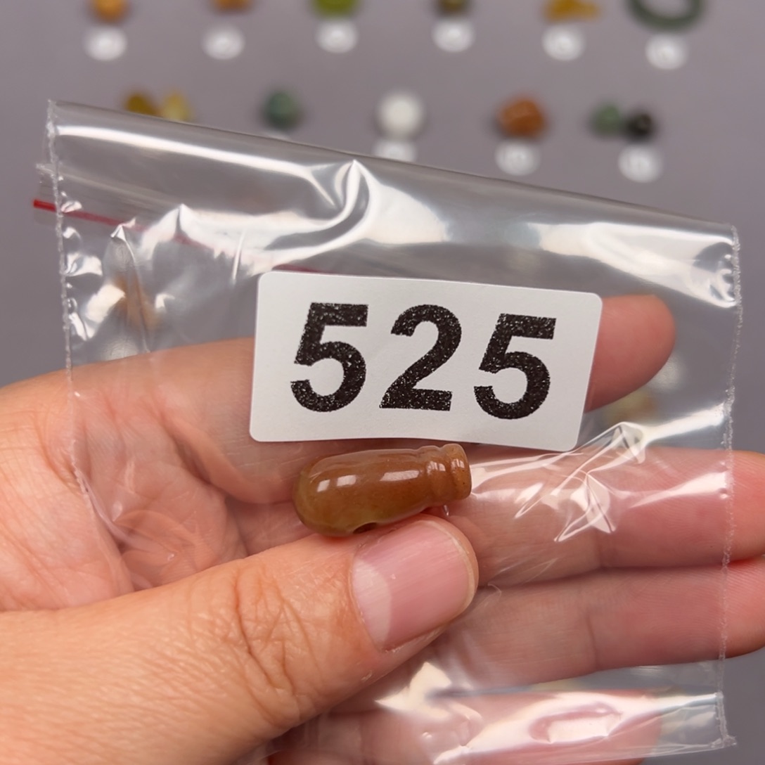 未镶嵌蛇纹石玉颈饰青**鱼微瑕不退不换