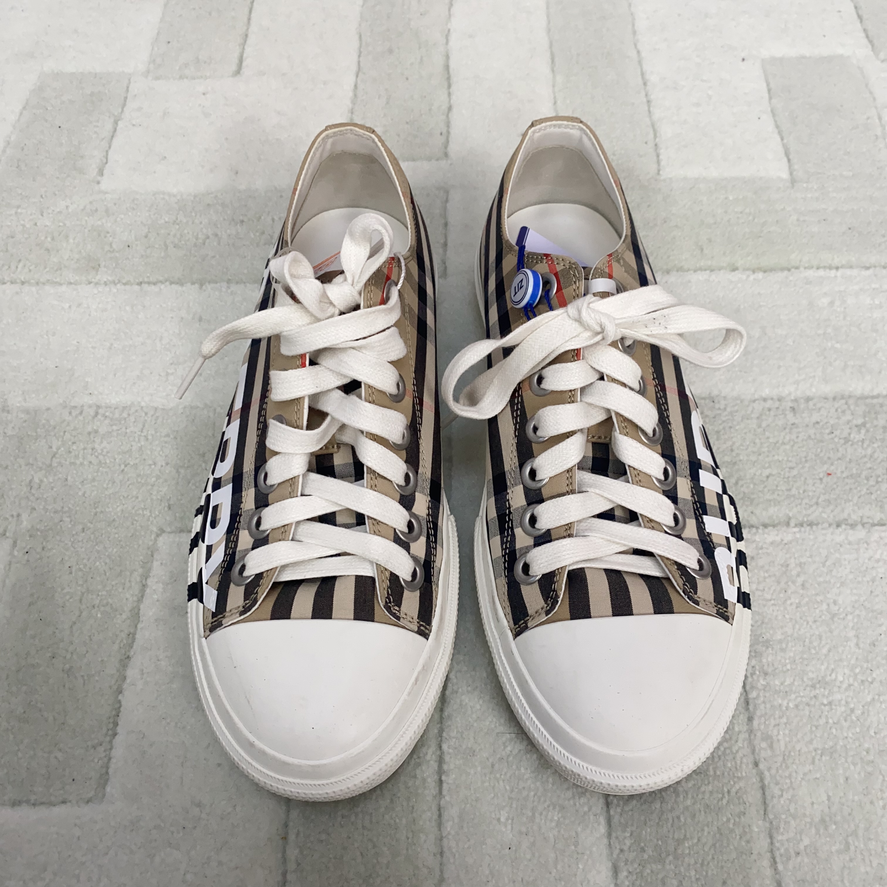 95新 BURBERRY/博柏利 麦殿/帆布平底女鞋39码拼色/250113VWC1W02