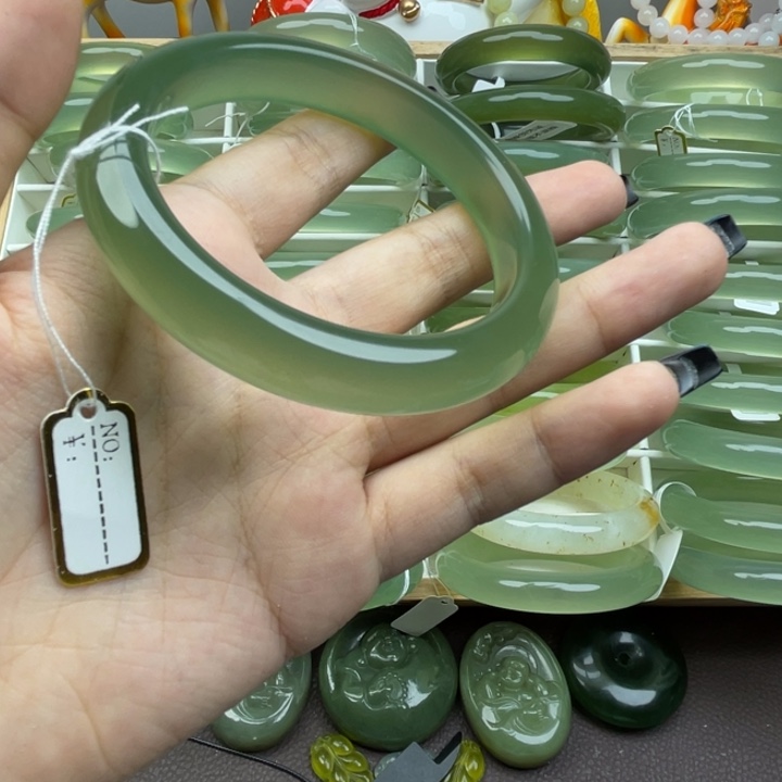 赫***推岫玉未镶嵌手镯岫玉手镯