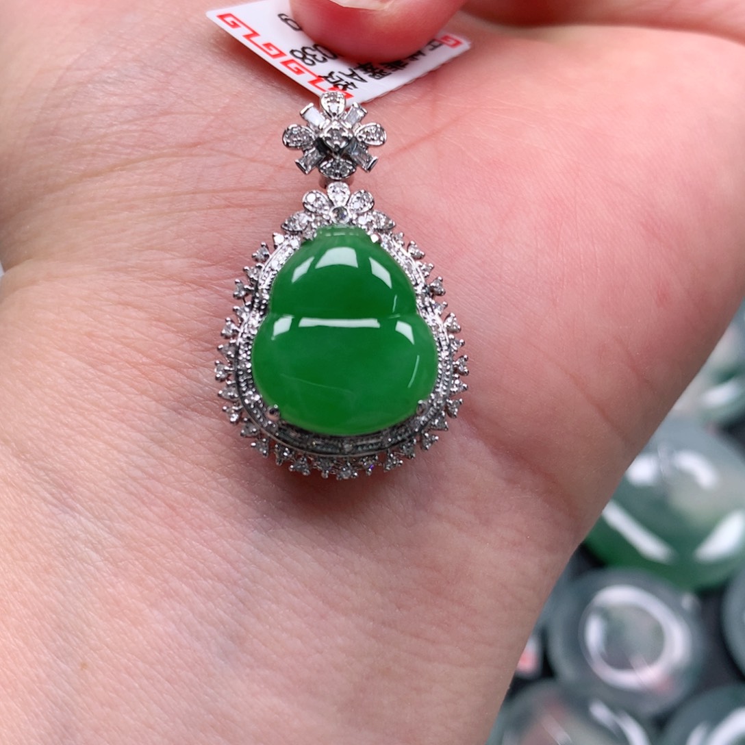 颈饰18K金镶嵌翡翠C****y天然翡翠A货