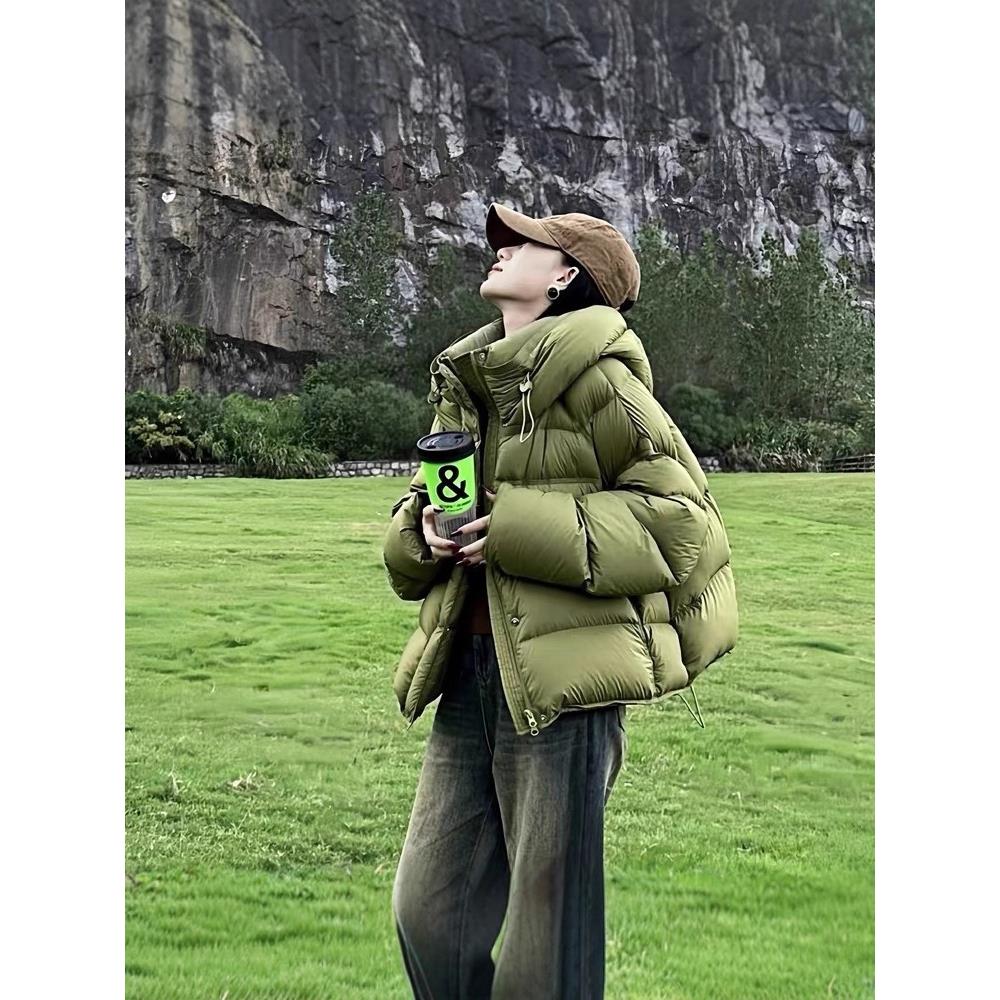 泡芙龟背绿色短款羽绒服女2025冬季新款莱姆绿袄连帽面包服外套