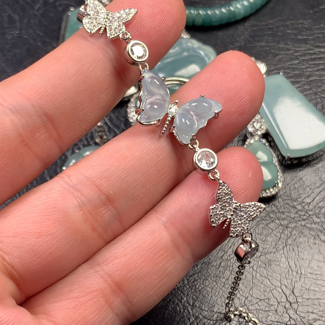 翡翠未镶嵌颈饰蝴蝶手链