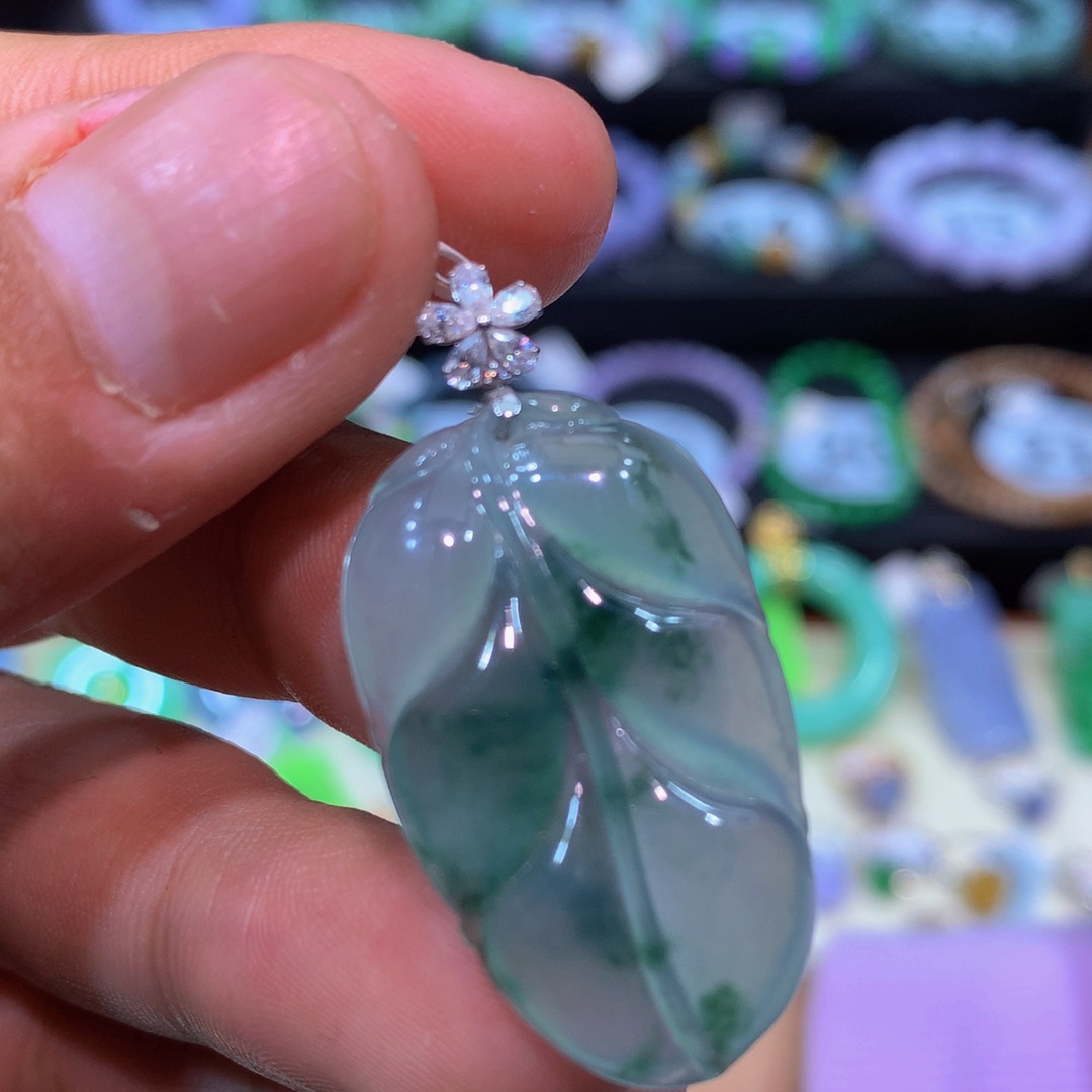 翡翠18K金镶嵌颈饰