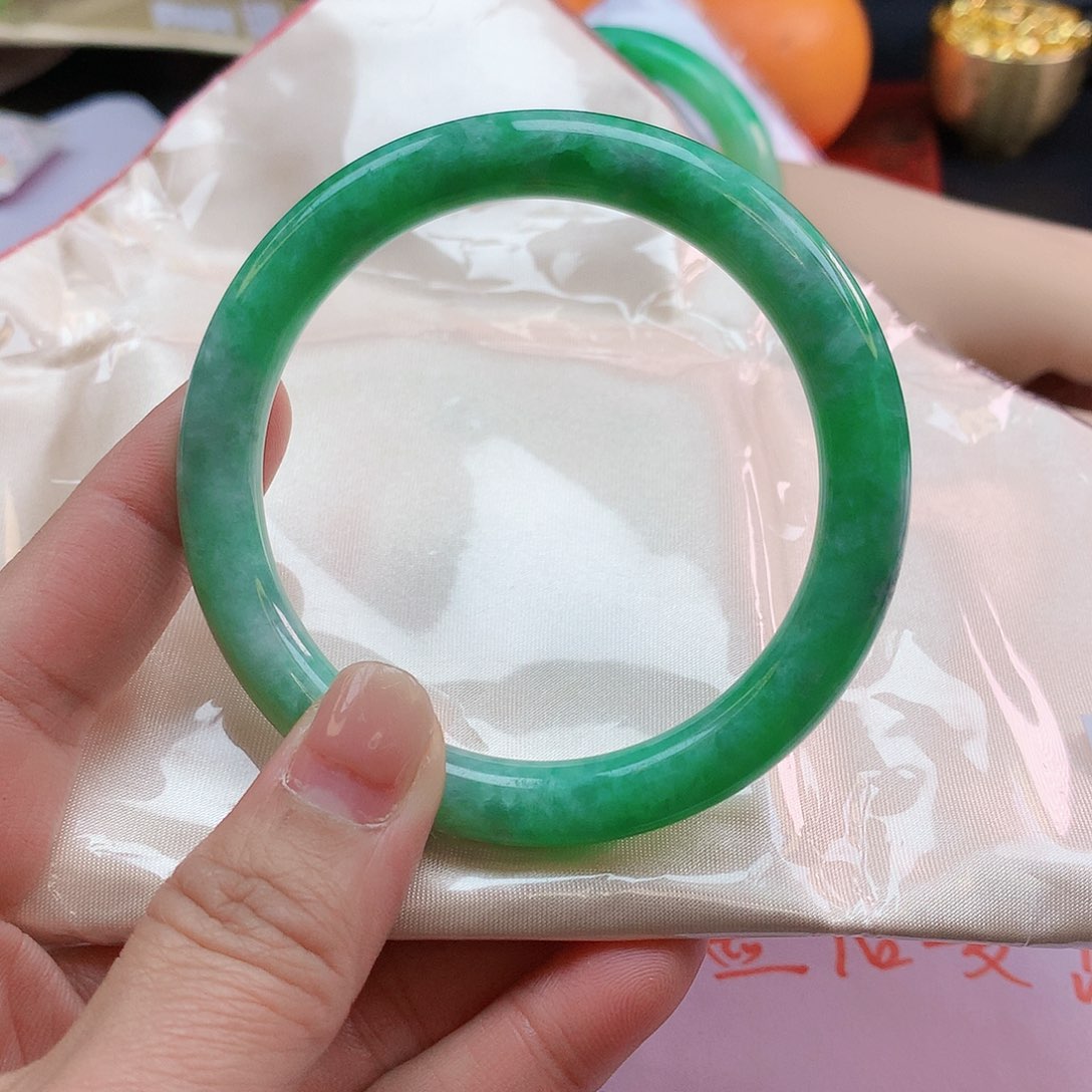 翡翠手镯未镶嵌霞*55圈圆2472