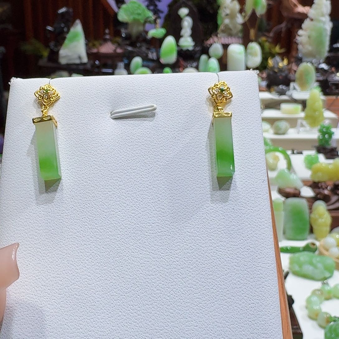 和田玉（翠青玉）18K金镶嵌耳饰