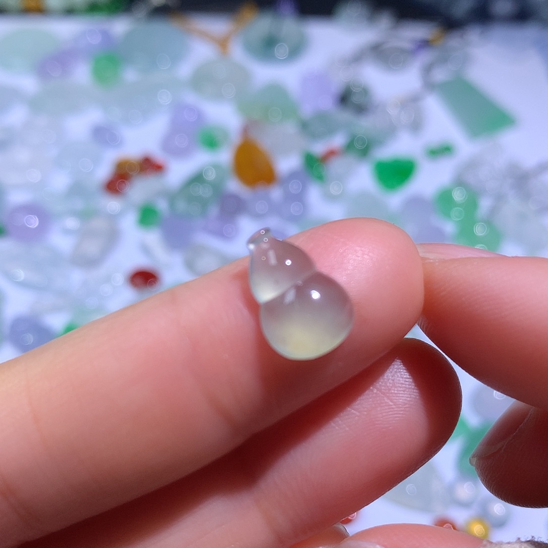 翡翠颈饰未镶嵌葫芦