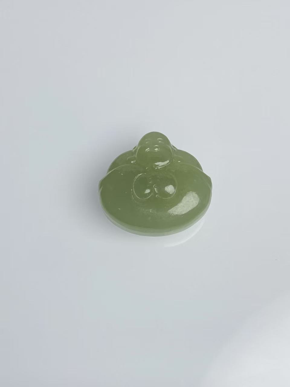 和田玉抱抱佛女款精美项坠时尚款（多样性发其一）编号022