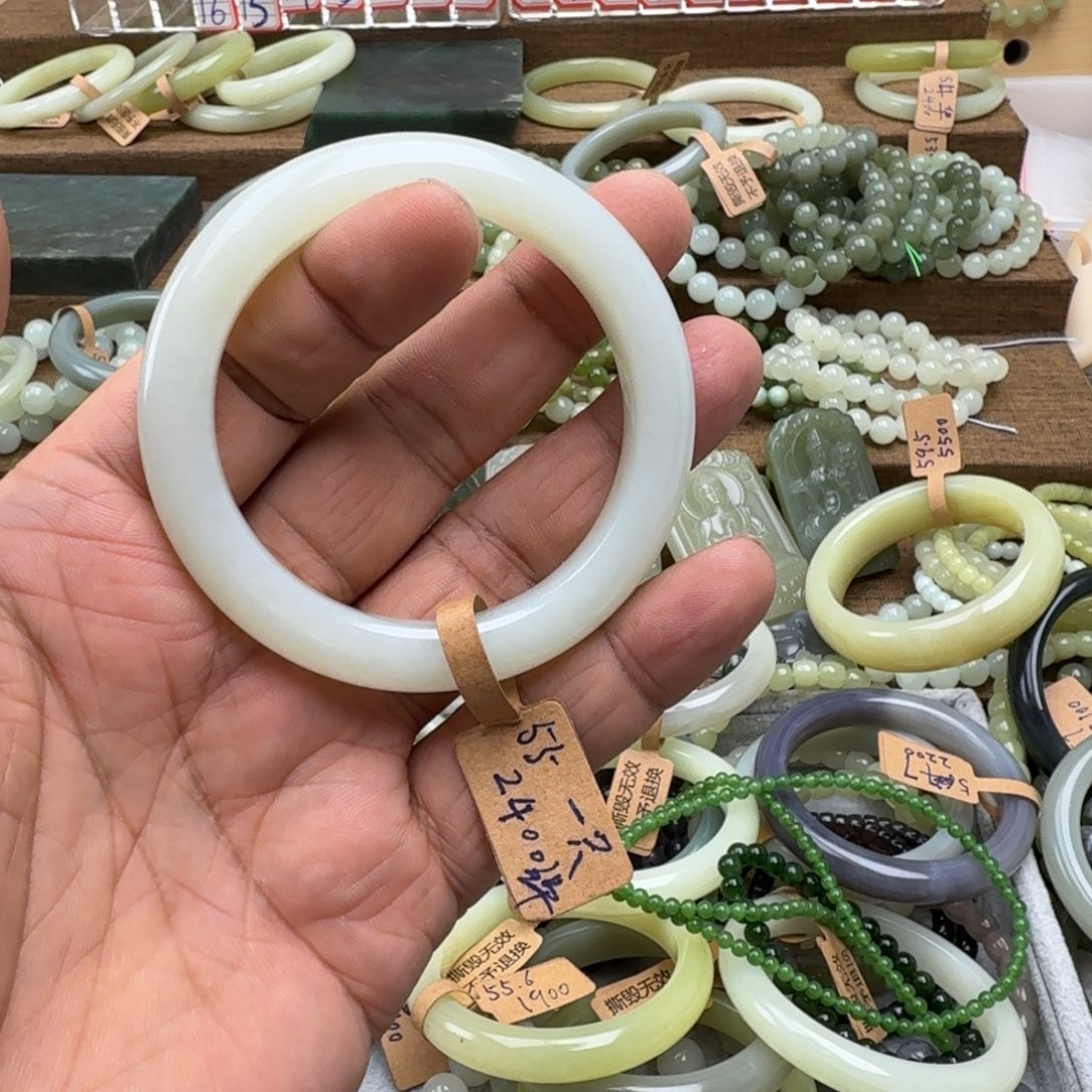 黑***子和田玉未镶嵌手镯