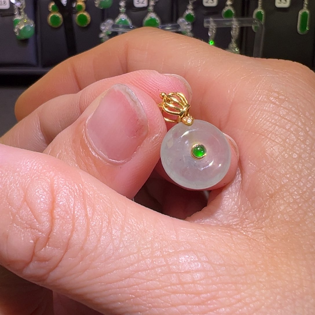 翡翠18K金镶嵌颈饰吊坠