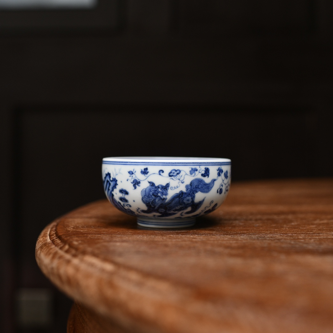 山屋沏春风祥玉青花元狮品茗杯景德镇纯手工瓷器主人杯商务送礼